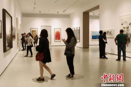 “无垠:行进中的水墨运动——中国当代水墨年度大展”现场。四川美术学院供图 “无垠:行进中的水墨运动——中国当代水墨年度大展”现场。四川美术学院供图