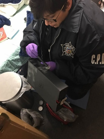 华裔成先生在芝加哥华埠的合租房半月间三度遭窃,警方搜查捕证。(成先生提供) 华裔成先生在芝加哥华埠的合租房半月间三度遭窃,警方搜查捕证。(成先生提供)