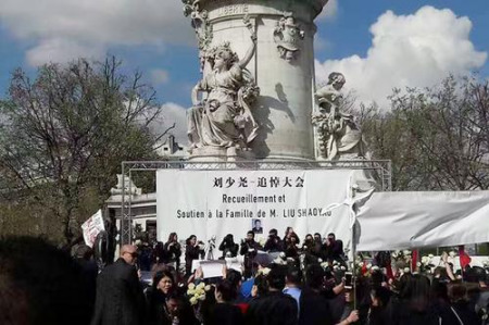 追悼会现场。(图片来源:欧洲华语广播) 期待公平渴望发声 华人积极维权参政刷出“存在感”(图) - 1