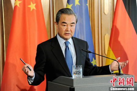 当地时间4月26日，中国外长王毅在柏林与德国副总理兼外长共见记者。 <a target='_blank' href='http://www.chinanews.com/'>中新社</a>记者 彭大伟 摄