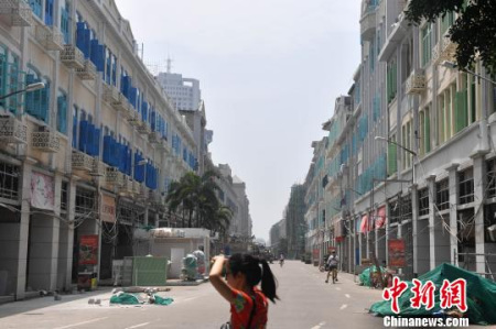 两旁的骑楼被重新粉刷。 吕明 摄 两旁的骑楼被重新粉刷。 吕明 摄