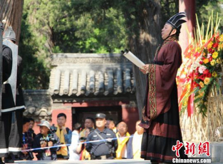 2017纪念孟母孟子大典于27日在孟子故里山东邹城举办。 赵晓 摄 2017纪念孟母孟子大典于27日在孟子故里山东邹城举办。 赵晓 摄
