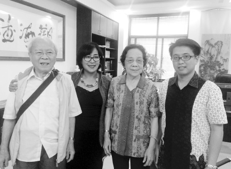 2015年6月，与印尼驻广州总领事(左二)亲切话语。