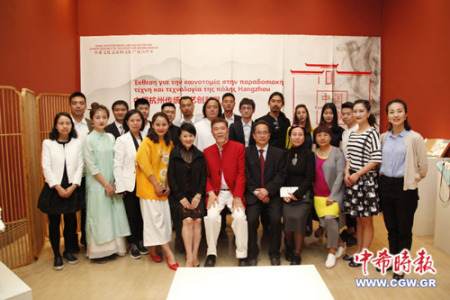 “杭州传统工艺创新展”亮相希腊。(希腊《中希时报》/王洪普 摄) “杭州传统工艺创新展”亮相希腊。(希腊《中希时报》/王洪普 摄)