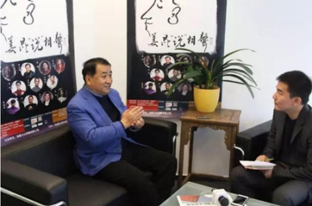 姜昆接受《欧洲时报》专访。 姜昆接受《欧洲时报》专访。