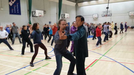 陈氏太极拳传人赴爱丁堡授技艺。(英国《侨报》资料图) 陈氏太极拳传人赴爱丁堡授技艺。(英国《侨报》资料图)
