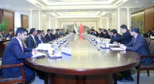 王毅同阿联酋外交与国际合作部长阿卜杜拉共同主持中阿政府间合作委员会首次会议。图片来自:外交部网站 王毅同阿联酋外交与国际合作部长阿卜杜拉共同主持中阿政府间合作委员会首次会议。图片来自:外交部网站