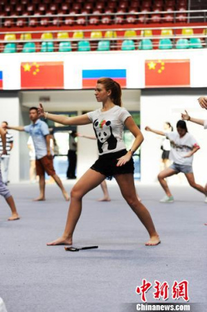 俄罗斯青年在学打太极拳。安源 摄 俄罗斯青年在学打太极拳。安源 摄