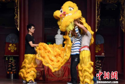 福州年轻人学习南狮表演技艺。 刘可耕 摄 福州年轻人学习南狮表演技艺。 刘可耕 摄