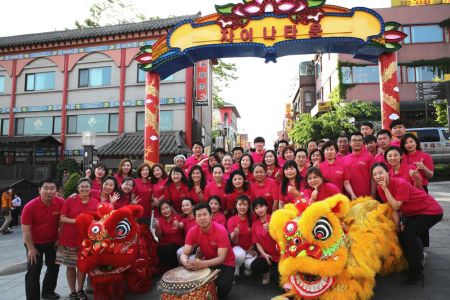 舞狮奉献团前来祝贺“华助中心爱心奉献团”成立。 舞狮奉献团前来祝贺“华助中心爱心奉献团”成立。