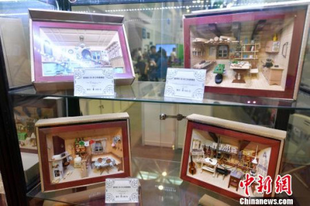 图为台湾的手工布景模型吸晴。 吕明 摄 图为台湾的手工布景模型吸晴。 吕明 摄