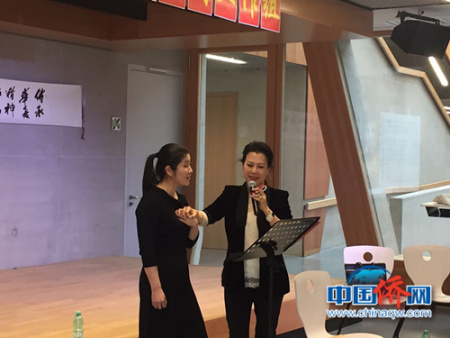 现场声乐授课。(德国法兰克福华星艺术团供图) 现场声乐授课。(德国法兰克福华星艺术团供图)