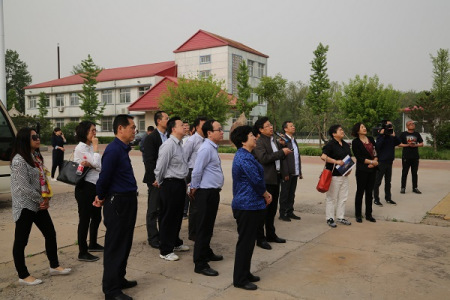 进行实地参观考察。 进行实地参观考察。