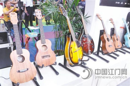鹤山挚雅乐器有限公司创立于2001年，是一家大型乐器制造商。图为该公司的产品。