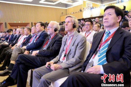 图为第四届中国机器人峰会暨智能经济人才峰会现场。 何蒋勇 摄 图为第四届中国机器人峰会暨智能经济人才峰会现场。 何蒋勇 摄