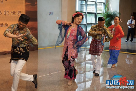 北京印尼联谊会选送舞蹈《欢乐的集市》。周欣嫒 摄
