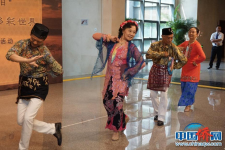 北京印尼联谊会选送舞蹈《欢乐的集市》。周欣嫒 摄 北京印尼联谊会选送舞蹈《欢乐的集市》。周欣嫒 摄