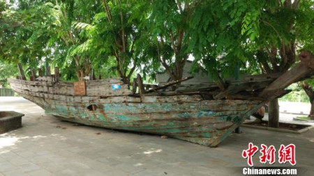 图为儋州乡愁博物馆门前的潭门旧渔船。林士杰　摄