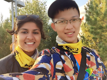 西安交通大学学生李泽文与印度朋友Aishita Shukla的结识，源于首届上海合作组织青年交流营。李泽文供图