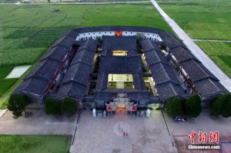 空中鸟瞰福建上杭壮观的李氏大宗祠。王东明 摄 空中鸟瞰福建上杭壮观的李氏大宗祠。王东明 摄