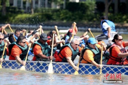 美国休斯敦举办墨西哥湾国际龙舟赛,华裔创佳绩。(<a target='_blank' href='http://www.chinanews.com/'>中新社</a>记者 王欢 摄) 美国休斯敦举办墨西哥湾国际龙舟赛,华裔创佳绩。(<a target='_blank' href='http://www.chinanews.com/'>中新社</a>记者 王欢 摄)