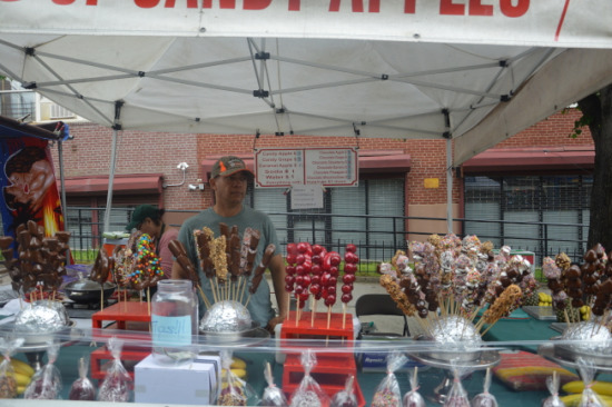 纽约皇后区举行木边嘉年华 各族裔美食齐登场