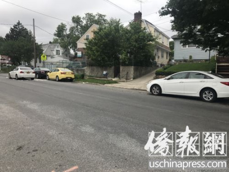 牛进和从对面街道过马路时被撞。(王伊琳摄) 牛进和从对面街道过马路时被撞。(王伊琳摄)