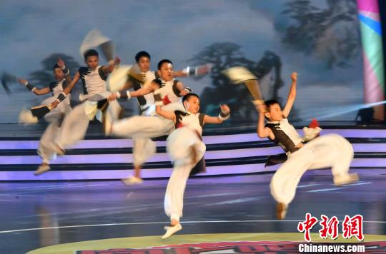 武术表演《炫境》。 吕明 摄 武术表演《炫境》。 吕明 摄