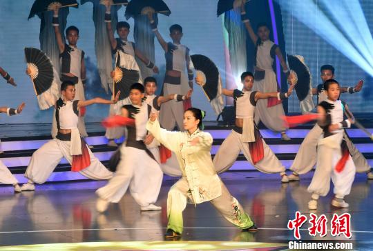 武术表演《炫境》。 吕明 摄 武术表演《炫境》。 吕明 摄