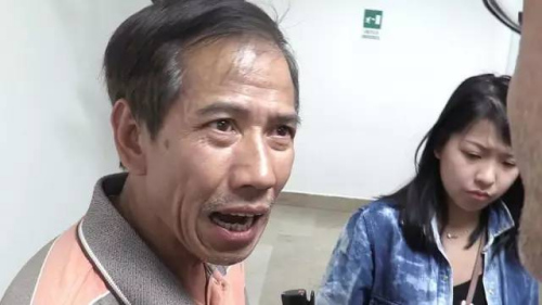 Kevin的父亲和姐姐。(法国《欧洲时报》意大利版微信公众号) Kevin的父亲和姐姐。(法国《欧洲时报》意大利版微信公众号)