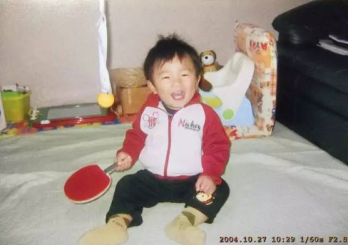 幼儿时的张本智和。(日本《东方新报》微信公众号/张凌供图) 幼儿时的张本智和。(日本《东方新报》微信公众号/张凌供图)
