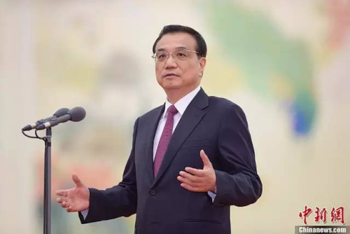 2015年7月6日，李克强会见出席首届世界华侨华人工商大会的全体代表，并发表重要讲话。