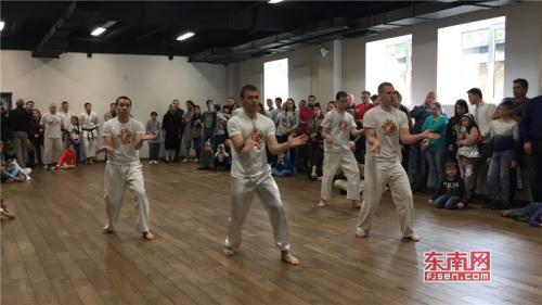 　俄罗斯学员展示白鹤拳招式套路。