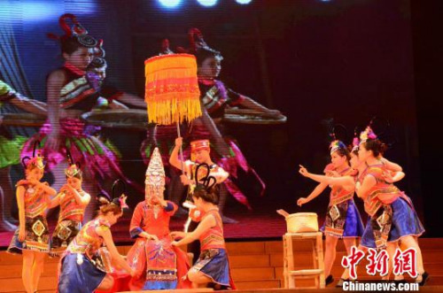 图为漳浦县赤岭畲族歌舞团。 张金川 摄 图为漳浦县赤岭畲族歌舞团。 张金川 摄