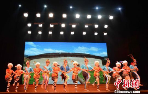 图为华安县高山族舞蹈队。　张金川 摄