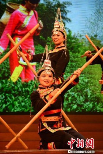 图为华安县畲族舞蹈队。　张金川 摄