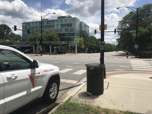 IIT校园的31街与密西根大道路口，当地时间17日下午发生亚裔女疑似遭绑架案，而该地点定期都有校警驻守。(美国《世界日报》/黄惠玲 摄)
