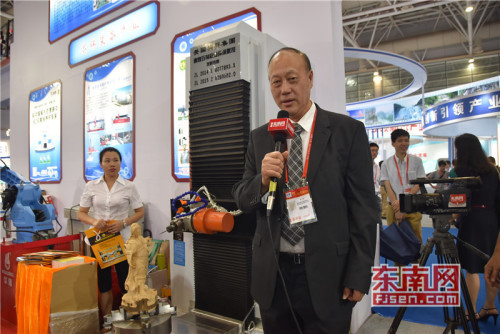 美国长乐公会议长张子阔接受东南网采访。 美国长乐公会议长张子阔接受东南网采访。