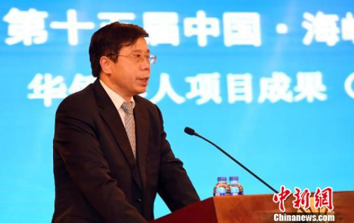 福建省侨办主任冯志农出席华侨华人项目成果（泉州）专场对接会并致辞。　记者刘可耕　摄