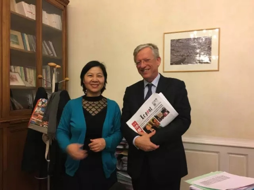 采访巴黎政治学院副校长。 采访巴黎政治学院副校长。