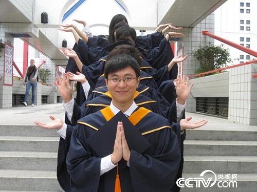2008年,吴苏赴香港科技大学攻读研究生。 2008年,吴苏赴香港科技大学攻读研究生。