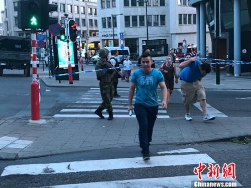 布鲁塞尔警方随后封锁了中央火车站周边。沈晨 摄 布鲁塞尔警方随后封锁了中央火车站周边。沈晨 摄