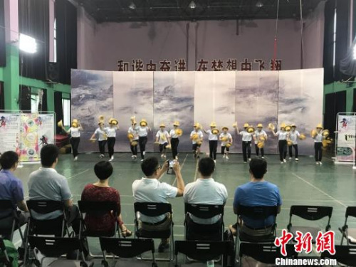 演员正在联排。 唐小晴 摄 演员正在联排。 唐小晴 摄
