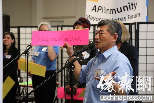 长谷川谈建立市政银行。(侨报记者杰克摄) 长谷川谈建立市政银行。(侨报记者杰克摄)