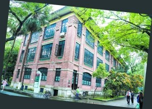 以马丁堂为开端,红墙绿瓦成为康乐园内建筑风格的基调。 以马丁堂为开端,红墙绿瓦成为康乐园内建筑风格的基调。