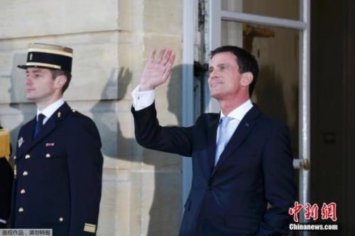 当地时间2016年12月6日，法国巴黎，决定参加2017年总统选举党内初选的法国总理曼努埃尔·瓦尔斯6日上午递交辞呈。