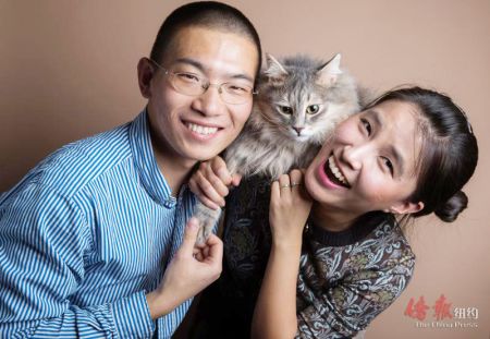 赵智沉与妻子。(美国侨报网) 赵智沉与妻子。(美国侨报网)