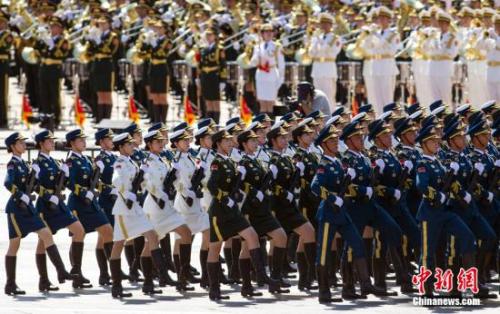 资料图:抗战胜利日阅兵式上,三军仪仗队女兵在接受检阅。<a target='_blank' href='http://www.chinanews.com/'>中新社</a>记者 张浩 摄 资料图:抗战胜利日阅兵式上,三军仪仗队女兵在接受检阅。<a target='_blank' href='http://www.chinanews.com/'>中新社</a>记者 张浩 摄