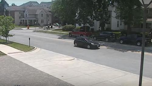 录像显示，章莹颖在上了该黑色土星轿车后，车开走，人从此失联。