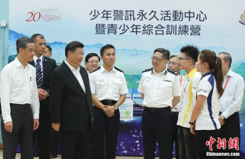 6月30日,国家主席习近平来到香港少年警讯永久活动中心暨青少年综合训练营考察,看望正在训练的香港青少年。 <a target='_blank' href='http://www.chinanews.com/'>中新社</a>记者 盛佳鹏 摄 6月30日,国家主席习近平来到香港少年警讯永久活动中心暨青少年综合训练营考察,看望正在训练的香港青少年。 <a target='_blank' href='http://www.chinanews.com/'>中新社</a>记者 盛佳鹏 摄